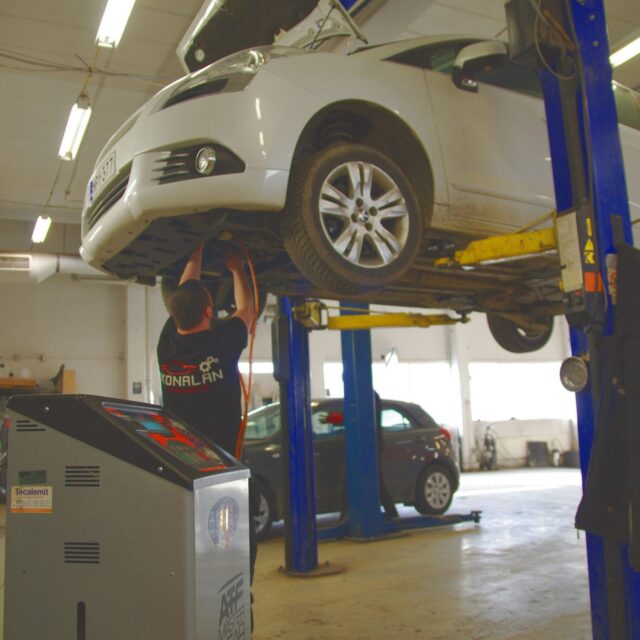 Automaattivaihteiston öljynvaihtolaitteet
